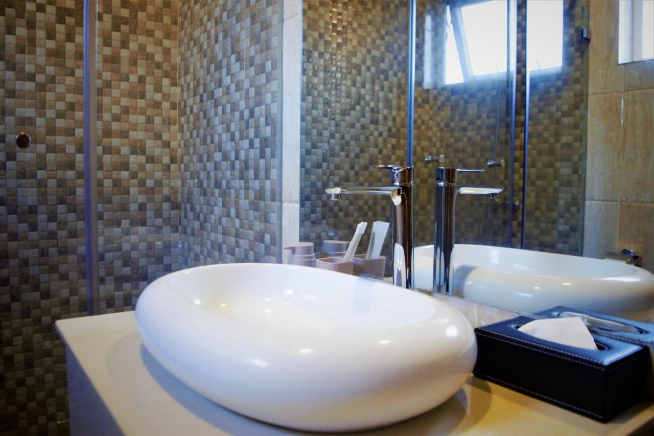 The Pool Labone Aparthotel อักกรา ภายนอก รูปภาพ