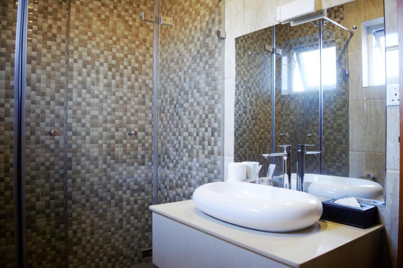 The Pool Labone Aparthotel อักกรา ภายนอก รูปภาพ